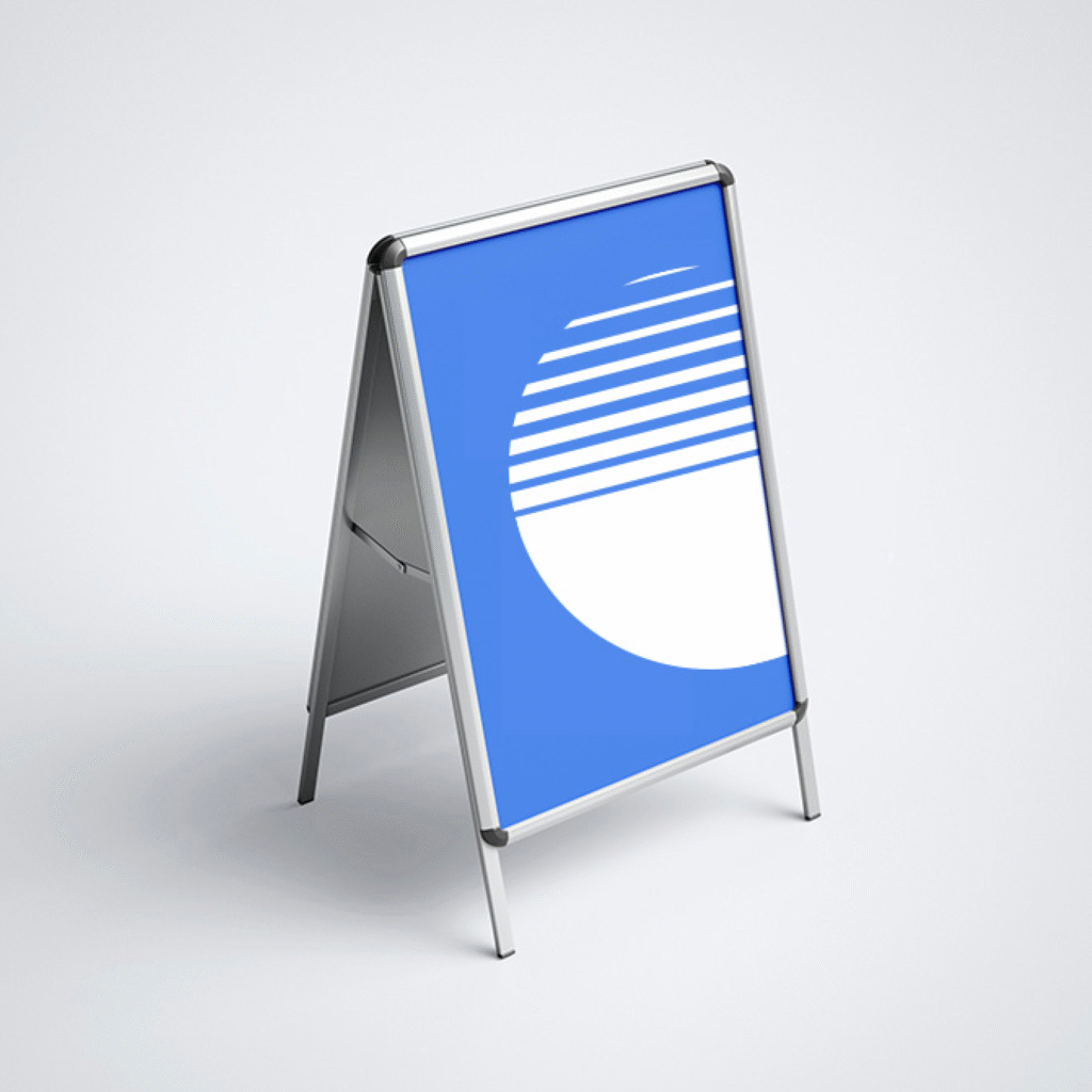 Promotiebord voor winkelstraat